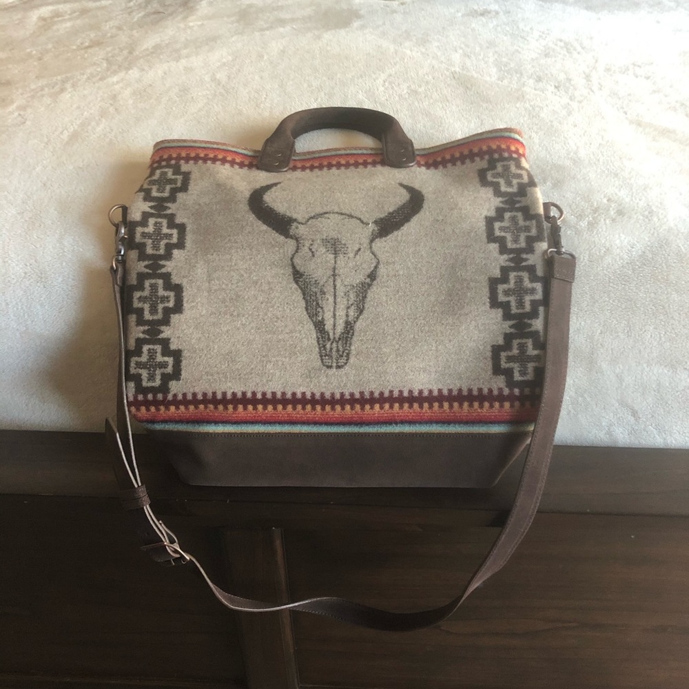 PENDLETON AMERICAN WEST LONG TOTE.